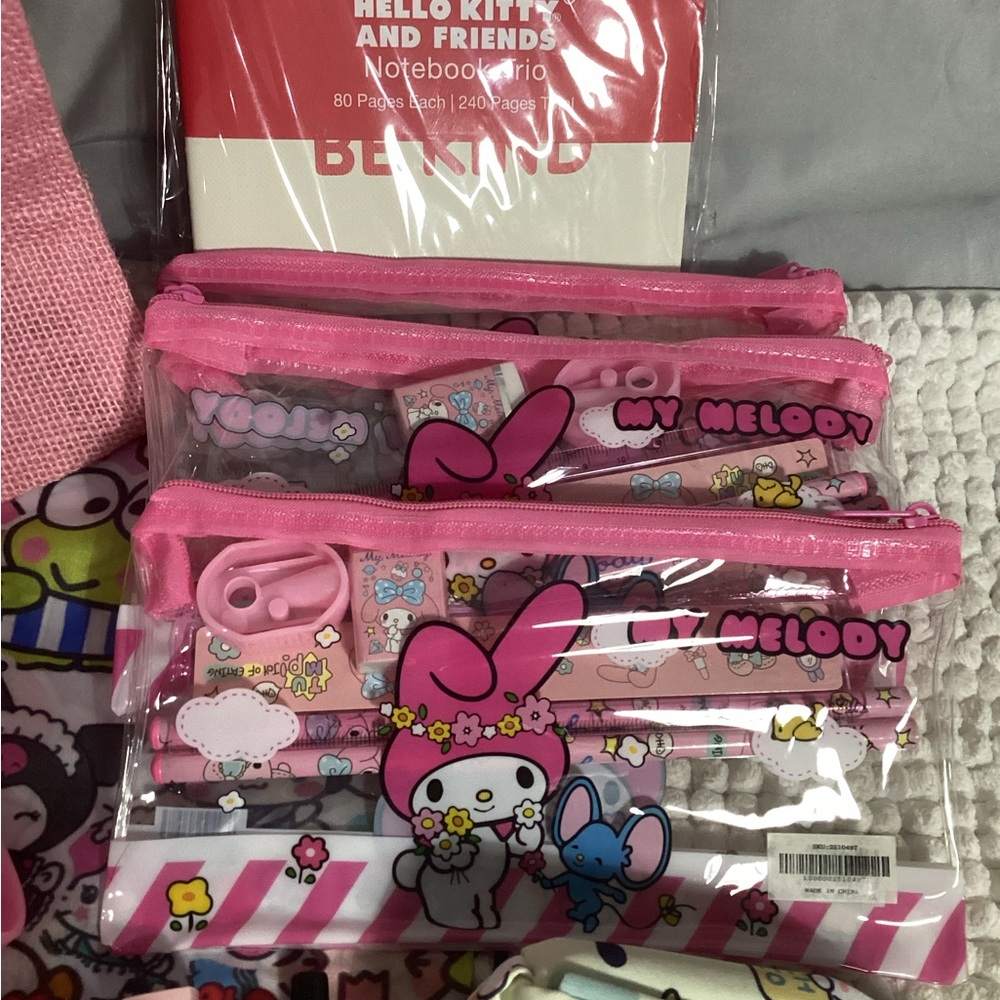 Hello Kitty Themed Gift Set Take 4- Keychains, Lip Glosses, Bags, Office, MORE - Picture 4 of 12
